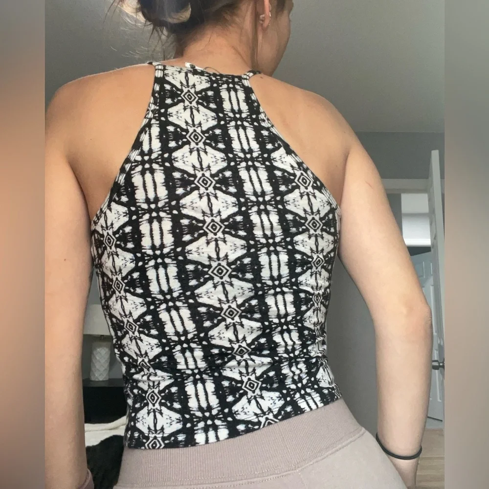 Abstract Racerback Crop Top - Picture 2 of 5